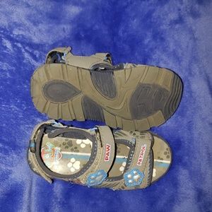 Barely worn sandles. Needs new adventures!